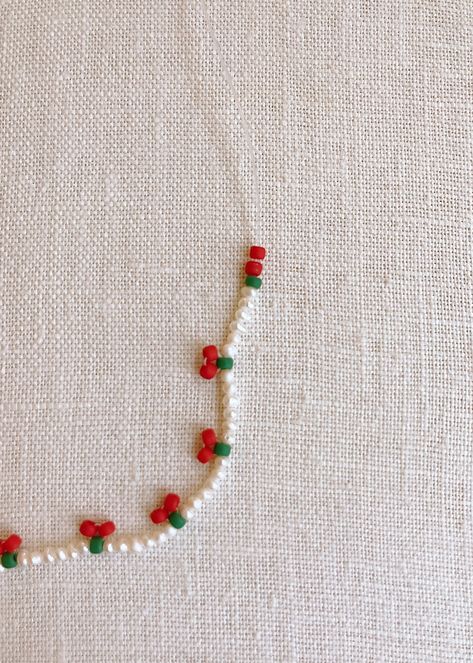 DIY Beaded Cherry Bracelet - Honestly WTF Beaded Cherry Diy, Beaded Cherry Necklace, Cherry Necklace Diy, Diy Jewelry Beads, Beading Ideas Jewelry, Bead Bracelets Ideas, Cherry Beaded Necklace, Bead Bracelets Diy, Diy Bracelets Beads