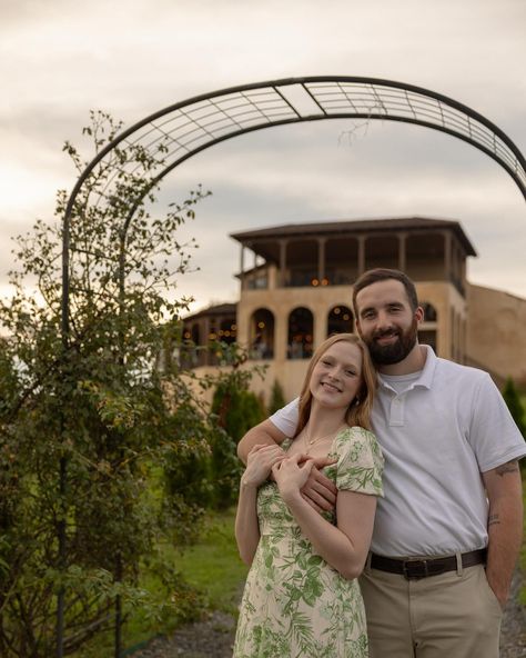 Couples photoshoot. Couples vineyard photoshoot. Montaluce winery. Vineyard Photoshoot, Montaluce Winery, Couples Photoshoot, Family Photo, Family Photos, Photo Ideas, Quick Saves