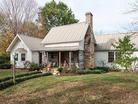 Southern Log Cabin, Old Cabin Makeover, White Log Cabin Exterior, Log Cabin Farmhouse Style, Log Farmhouse, Farm Exterior, White Log Cabin, Painted Log Cabin, Georgian Farmhouse