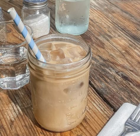 A cup of iced coffee with a stripped straw in it. Iced Coffee Mason Jar, Mason Jar Coffee, Iced Coffee Aesthetic, Coffee Mason Jar, Mason Jar With Straw, Healthy Coffee, Iced Latte, Healthy Mind, Reusable Straw