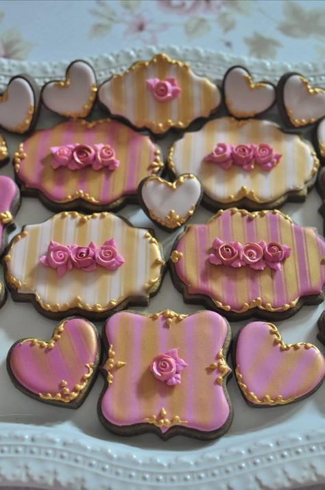 Marie Antoinette Wedding Plaque Cookies Mary Antoinette, Cookie Connection, Bridal Shower Cookies, Themed Cookies, Plaque Cookies, Cookie Favors, Pretty Cookies, Fancy Cookies, Beautiful Cookies