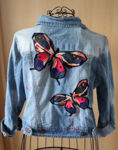 Butterfly Denim Jacket, Jean Painting, Short Jean Jacket, Bespoke Denim, Butterfly Jacket, Jean Jacket Diy, Denim Jacket Embroidery, Denim Applique, Custom Jean