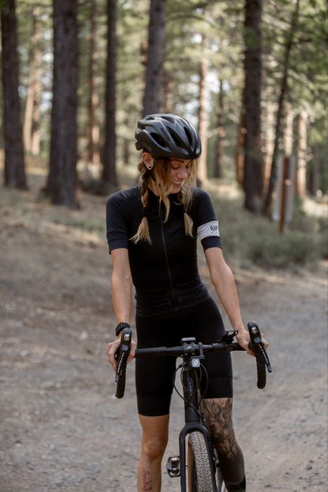 Gravel Bike IG @erinohagainhealth Bike Outfits Women Women's Cycling, Gravel Bike Outfit, Bycicle Outfit, Bike Outfits Women, Cyclist Outfit, Gravel Biking, Bike Outfit, Gravel Cycling, Bike Outfits