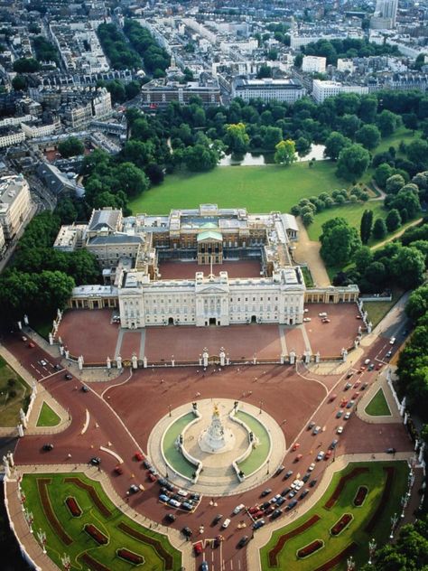 London Moodboard, Palace Exterior, Royal Aesthetics, Royal Horse Guards, Royal Horse, London England Travel, London Dreams, Palace London, Rule Britannia