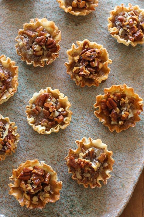 These bite sized pecan tarts are the perfect lighter alternative for pecan pie this holiday season! They are so easy to make, just 7 ingredients for a delicious treat. Pecan Tarts Mini, Phyllo Bites, Pecan Tarts Recipe, House Trends, Savory Pumpkin, Cozy Romantic, Phyllo Cups, Mini Pecan Pies, Pecan Tarts