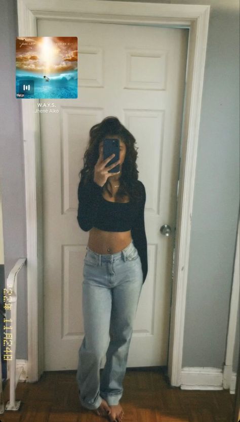 Crop Top And Straight Jeans, Simple Outfit Inspiration, Simple Outfit Inspo School, Back To School Outfits Highschool 2023, Cute Futs, Cute Outfits For The Fair, Latina Comfy Outfit, Latina Aesthetic Outfit School, Cute Fair Outfits