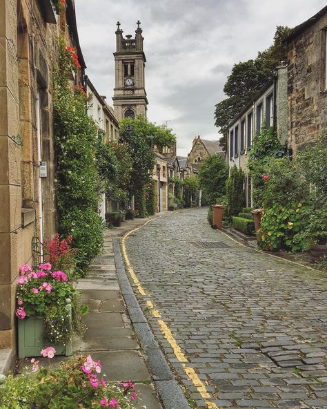 Circus Lane Edinburgh, Scotland Forever, Scotland Travel, Libya, The Crazy, Travel Itinerary, Budget Travel, Edinburgh, Destiny