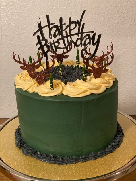 Hunter Theme Cake, 15th Birthday Cake Ideas, Deer Hunting Party, Camo Birthday Cakes, Hunting Birthday Cakes, 15th Birthday Cake, Birthday Cake For Boyfriend, Hunting Cake, Deer Cakes