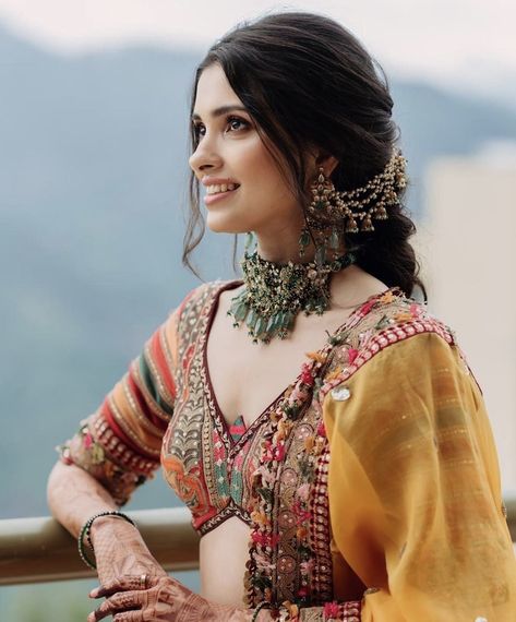 Cultural Heritage Of India, Photo Shoot Wedding, Keep Smile, Haldi Outfits, Latest Bridal Lehenga, Engagement Hairstyles, Mehendi Outfits, Bridal Hairdo, Traditional Hairstyle