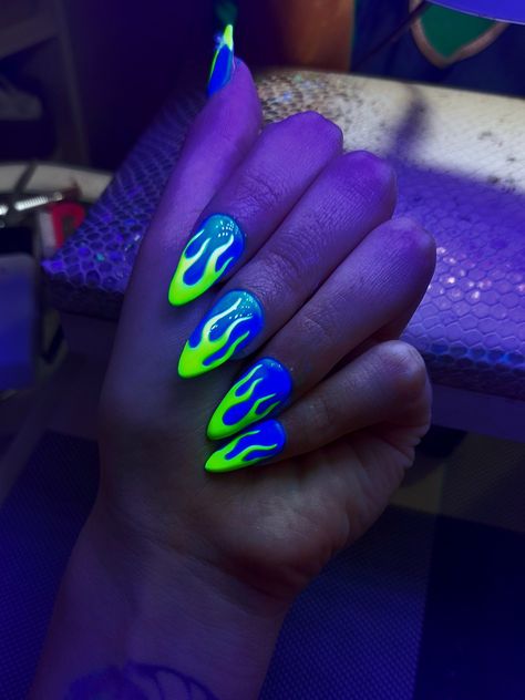 Green And Blue Nail Ideas, Neon Lime Nails, Neon Blue Nails, Spongebob Musical, Lime Nails, Neon Green Nails, Boy Bike, Neon Nights, Dark Nails