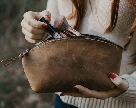 Bridesmaid Gift, Girlfriend Makeup Bag, Custom Women's Toiletry Bag. #leather #leatherstyle #gift #personalizedgift #giftidea #giftideas #giftforannivesary #giftforhim #giftforher #giftforfoyfriend #etsy #etsysellers #etsyfind #vegetableleather #leatherlove #follof4follow #personalized #etysusa #usa #groomsmengift #bridesmaidgift #giftforgirlfriend #giftbox #makeupbag #makeup #leathermakeupbag #leatherbag #organizer #makeuplover #womensbag #perfectgift #organizer #bridemad #bridemaidgift #bride Makeup Bag Leather, Bridesmaid Cosmetic Bag, Monogrammed Makeup Bags, Personalized Makeup Bag, Custom Makeup Bags, Toiletry Bag Women, Custom Makeup, Customized Bridesmaid Gifts, Handmade Wedding Gifts