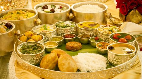 Indian Food Items, Indian Wedding Food, Wedding Food Menu, Samosa Chaat, Sweet Corn Soup, Menu List, Vegetable Curry, Vegan Travel, Lunch Menu