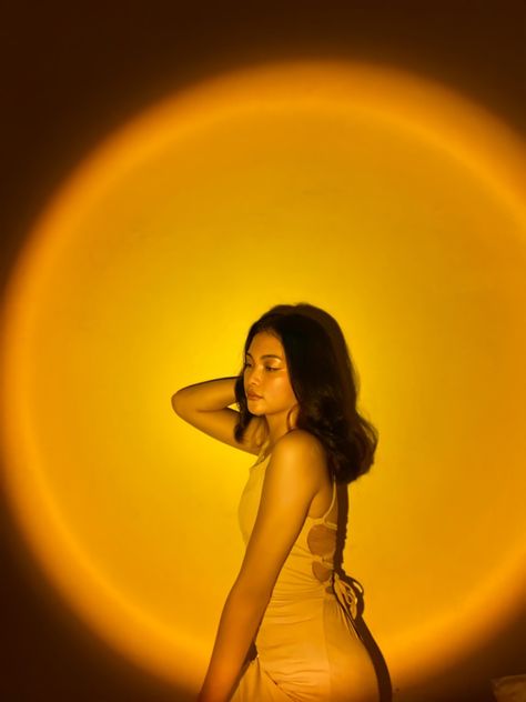 Poses For Room Photoshoot, Sunset Light Pictures, Sun Light Photoshoot, Aura Light Photoshoot, Sunset Lamp Birthday Photoshoot, Yellow Light Photoshoot, Sunset Lamp Photography, Ig Inspo Pics Home, Sun Lamp Photoshoot