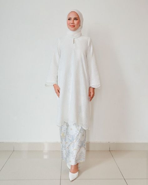 Baju Kurung Wedding, Design Baju Raya, Eid Fits, Baju Kurung Moden Style, Nikah Outfit, White Camellia, Baju Kurung Moden, Hijab Style Tutorial, Eid Outfit