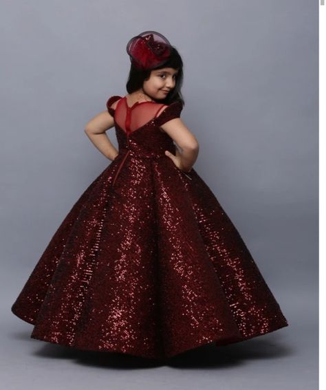 Kids Lehanga Design, Baby Lehenga, Girl Frock Design, Red Frock, Kids Frock, Girl Frock, Fendi Dress, Fashion Show Dresses