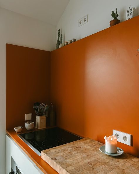 nothing wrong with a splash of orange 🍊🧡🔸🥕🍑 Orange Wall Kitchen, Orange Bar, Orange Kitchen, Wall Kitchen, Orange Walls, Bar Area, Bar Areas, Countertops, Bar