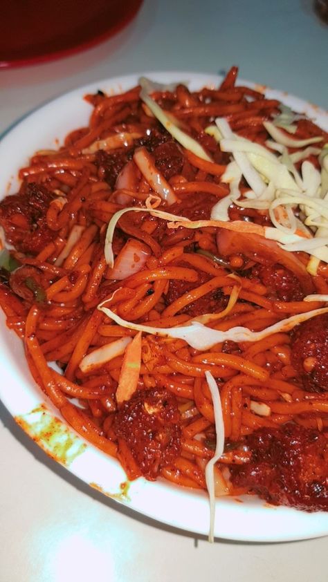 Manchurian Noodles, Veg Manchurian, Snap Streaks, Eating Food Funny, Food Video, Food Funny, Vegetarian Snacks Recipes, Vegetarian Snacks, Indian Sweet