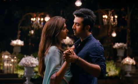 Yeh Jawaani Hai Deewani, Bollywood Wallpaper, Vintage Bollywood Aesthetic, Evergreen Songs, Desi Love, Bollywood Posters, Retro Bollywood, Movies Quotes Scene, Bollywood Couples