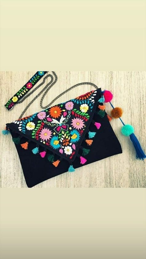 Diy Sac Pochette, Mexico Embroidery, Embroidery Traditional, Diy Clutch, Diy Bag Designs, Diy Bags Patterns, Pola Sulam, Embroidery Bags, Handbag Pattern