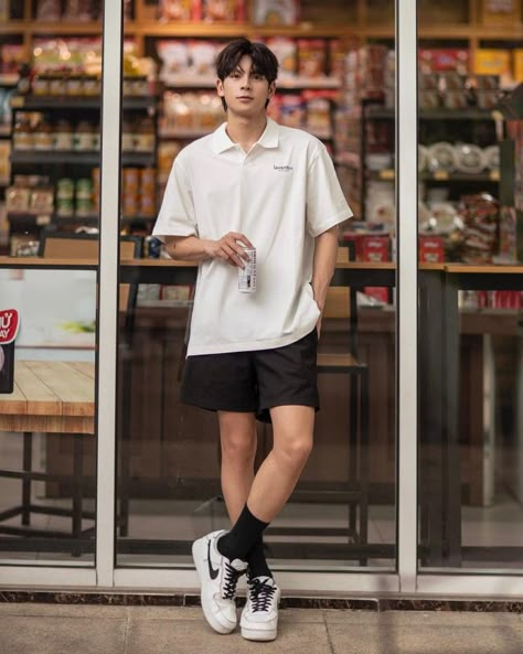 Outfit Casual Pria, Outfit Cowo, Korean Style Boy, Outfit Cowok, Baseball Jacket Outfit, Guys Fashion Casual, Asian Men Fashion, Korean Summer Outfits, Minimalist Fashion Men