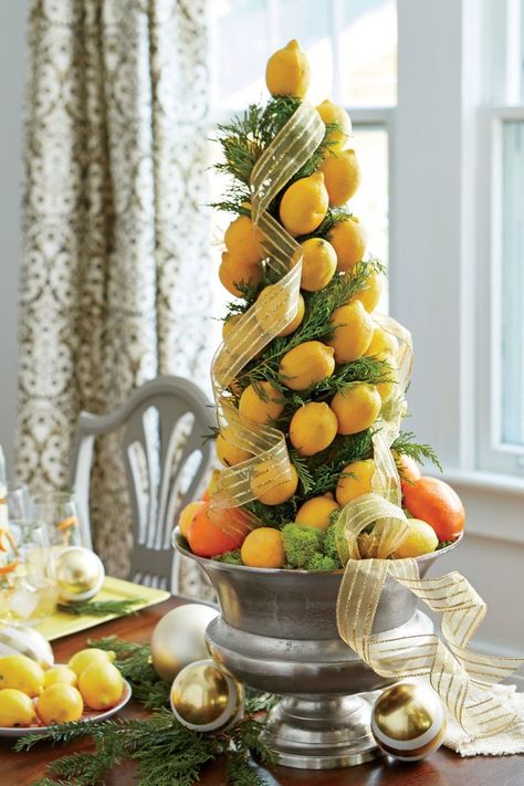 Lemon and Orange Small Space Christmas Tree Small Space Christmas Tree, Natural Holiday Decor, Front Door Christmas Decorations, Christmas Dining Room, Italian Christmas, Traditional Christmas Tree, Silver Bowl, Cool Christmas Trees, Small Christmas Trees