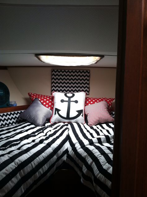 V Berth decor Sailboat Bathroom, Boat Bed, Boat Living, Boat House Interior, Boat Interior Design, Sailboat Interior, Boat Interiors, Sailboat Living, Living On A Boat