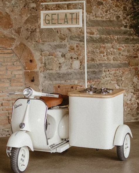 Gelato Shop, Coffee Bike, Food Cart Design, Ice Cream Cart, Coffee Truck, Cafe Shop Design, Mobile Business, Food Truck Design, Coffee Carts