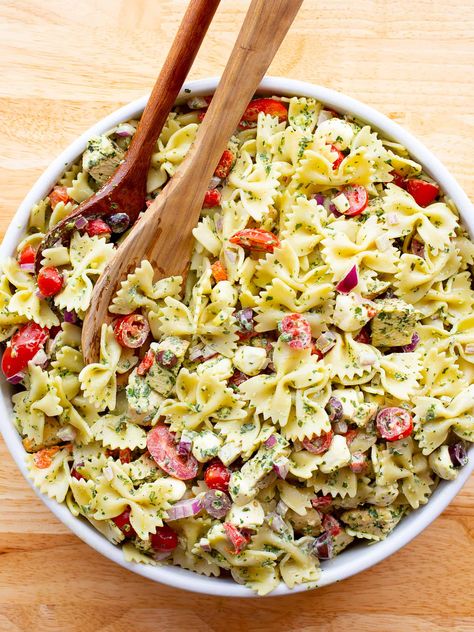 Caprese Pasta With Basil, Creamy Basil Pasta, Creamy Basil Dressing, Vegetable Pasta Salad, Basil Pasta Salad, Quick Summer Meals, Pool Food, Creamy Pasta Salad, Mediterranean Pasta Salad