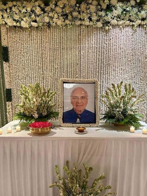 Memorial Service Decorations, Door Flower Decoration, Condolence Flowers, Welcome Home Decorations, Simple Stage Decorations, Photo Frame Decoration, Gate Decoration, Prayer Meeting, Happy Onam