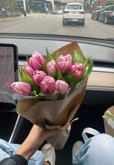 Flowers Tulips Bouquet, Buy Me Flowers, Luxury Flower Bouquets, Tulip Bouquet, Flowers Bouquet Gift, Nothing But Flowers, Cute Flowers, Flower Therapy, Beautiful Bouquet Of Flowers