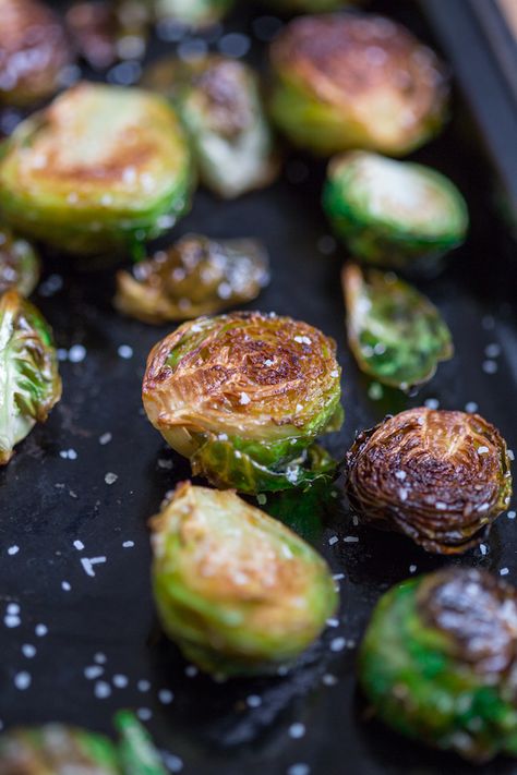 Brown butter takes roasted brussels sprouts up a notch. These Brown Butter Roasted Brussels Sprouts are addicting! Brussels Sprouts Y'know those people who used to hate brussels sprouts because they only ever had them steamed but then started roasting them and their eyes were opened to the deliciousness that is brussels sprouts?  Yeah I'm not one of them. Believe it or not, I actually have loved brussels sprouts since I was a kid.  I know.  What kind of kid loves brussels sprouts?!  Me, ... Best Brussel Sprout Recipe, Steamed Brussel Sprouts, Brussel Sprout Recipes Roasted, Grilled Artichoke, Roasted Brussels Sprouts, Brussel Sprout Salad, Comfort Food Southern, Holiday Eating, Sprout Recipes