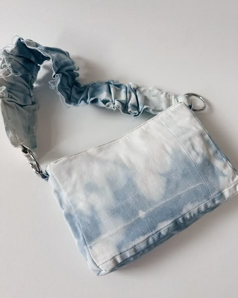 In the clouds ☁️ #upcyclingfashion #handbag #tiedye #denim #handmade #jeansbag #upcycling Diy Clothes Tops, Bag From Old Jeans, Upcycling Art, Upcycled Bag, Diy Purse, Denim Diy, Old Jeans, Elegant Dresses For Women, Jeans Bag