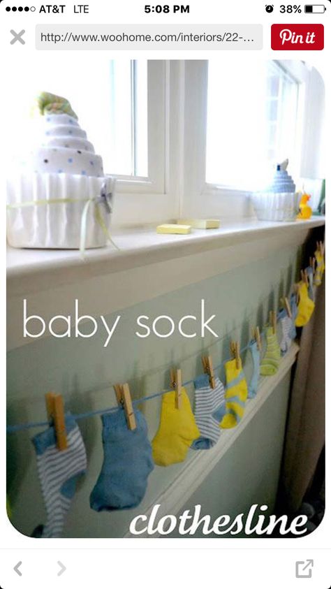 Baby sock DIY garland idea -  i may do this as part of my gift Baby Shower Ideas For Girls Themes, Idee Babyshower, Sprinkle Shower, Shower Inspiration, Baby Shower Inspiration, Shower Bebe, Fiesta Baby Shower, Baby Diy, Baby Shower Planning