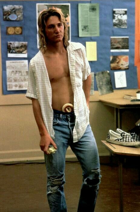 ~Sean Penn ~As Jeff Spicoli  A Scene From  The 1982"s Movie Fast Times At Ridgemont High ..~ Fast Times At Ridgemont High, Surfer Dude, Sean Penn, Fast Times, Classic Movies, Keanu Reeves, Film Stills, Big Screen, Style Icon