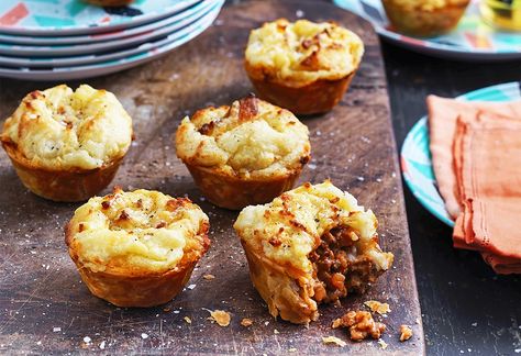 Mini beef cottage pies Recipe | New Idea Beef Cottage Pie, Mini Cottage, Cottage Pie Recipe, Savoury Pies, Beef Pies, Aussie Food, Mini Pastries, Pie Maker, Savory Pies