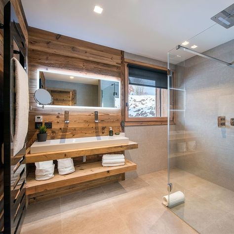 Alpine Luxury Chalets on Instagram: “Chalet Sapphire | Morzine⁠ •⁠ #alpineluxurychalets” Ski Chalet Bathroom, Chalet Bathroom, Ski Chalet Interior, Modern Ski Chalet, Main Bathroom Ideas, Mountain Interiors, Tirol Austria, Chalet Interior, Log Cabin Decor