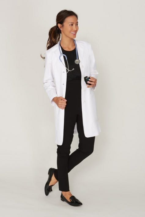 What kind of stuff does a nurse need? The ultimate list of nurse gear Female Doctor Outfit, Lab Outfit, Business Professional Outfits Women, White Coat Outfit, Women's Lab Coats, Women's Lab Coat, Internship Outfit, White Lab Coat, White Coat Ceremony