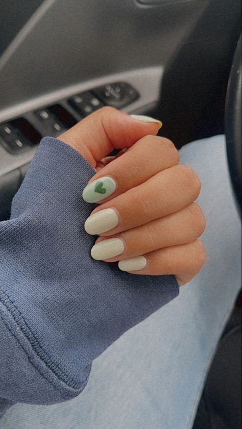 Green nails inspo aesthetic olval shape almond White Nails With Green Heart, Green Nails Inspo Aesthetic, Green Heart Nails, Nails Inspo Aesthetic, Green Dips, Nails Minimalist, Aesthetic Heart, Baby Pink Nails, Solid Color Nails