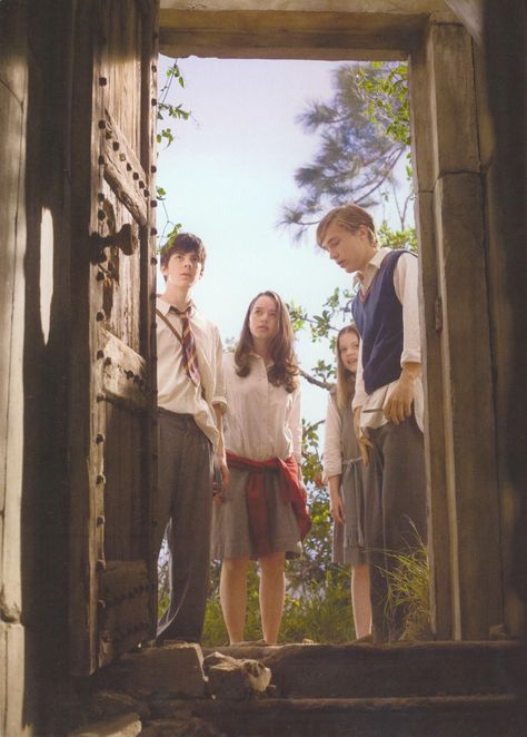 The Pevensies Skandar Keynes, Cair Paravel, Narnia Movies, Susan Pevensie, Narnia Prince Caspian, Lucy Pevensie, Narnia 3, Edmund Pevensie, Georgie Henley