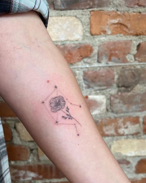 Cosmo Flower with a libra constellation Cosmo Tattoo, Birth Month Tattoo, Libra Flower, Cosmo Flower, Libra Constellation Tattoo, Cosmos Tattoo, Libra Constellation, Libra Tattoo, 36th Birthday