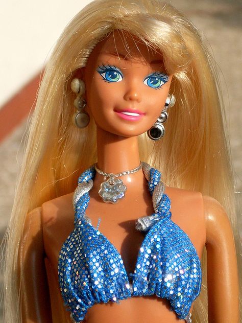 Barbie Cristalli di sole (Sparkle beach) by illina86, via Flickr Beach Barbie, 1980s Barbie, Barbie 80s, Barbie 90s, Play Barbie, I'm A Barbie Girl, Im A Barbie Girl, Barbie Vintage, Barbie I