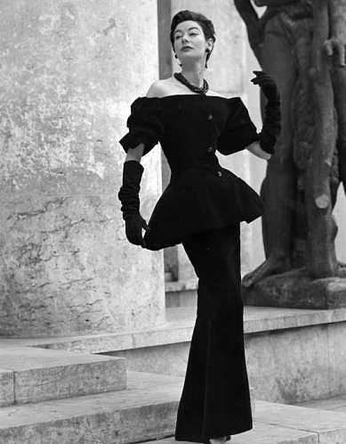 Dior 1947, Dior New Look, 50's Fashion, Dior Collection, Look Retro, Fashion 1950s, Fabric Combinations, Dior Fashion, Dior Couture