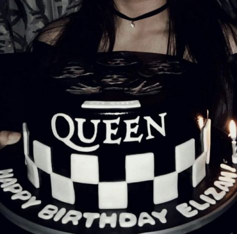 Freddie Mercury Cake Birthday, Queen Band Birthday Cake, Queen Band Cake, Queen Band Birthday Party Ideas, Queen Birthday Cake, Queen Cake, Freddie Mercury Birthday, Queen Birthday Party, Queens Birthday Cake