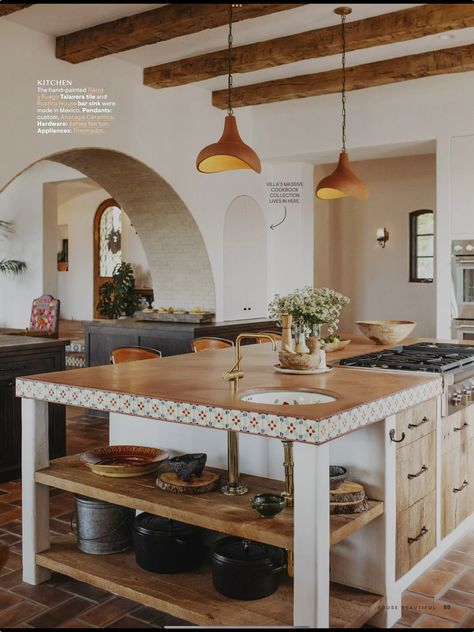 Kitchen With Beams, Mexican Inspired Kitchen, Earthy Homes, Hacienda Style Kitchen, Spanish Style Home Interior, Southwest Kitchen, Decorate House, Spanish Casa, Mexican Interiors