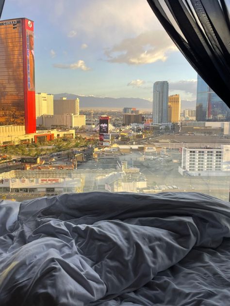 Vegas Strip Aesthetic, Vegas Hotel Aesthetic, Las Vegas Vibes Aesthetic, Hotel View Aesthetic, Las Vegas Hotel Aesthetic, Las Vegas Friends Aesthetic, Las Vegas Hotel Room, Vegas Pics, Waking Up In Vegas