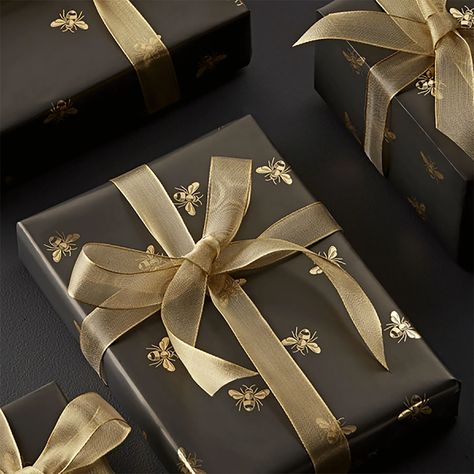 The best luxury Christmas wrapping paper to buy now 2021 | Tatler Luxury Christmas Wrapping Paper, Cute Gift Wrapping Ideas, Elegant Gift Wrapping, Gift Wrapping Inspiration, Gift Wrapping Ideas, Unique Gift Wrapping, Gift Wrapper, Creative Gift Wrapping, Paper Gift Tags