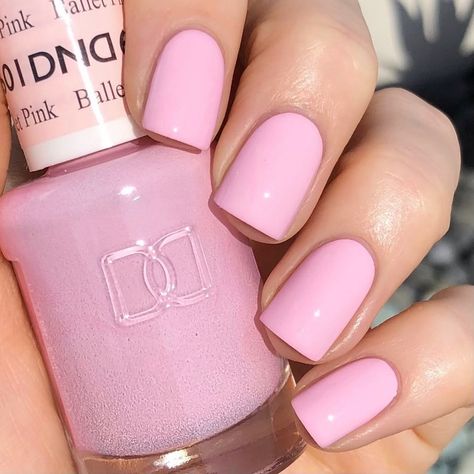 Daisy Nail Design, Dnd Nail Polish, Cnd Shellac Nails, Dnd Gel Polish, Solid Color Nails, Pink Gel Nails, Chrome Effect, Eye Nails, Pink Polish