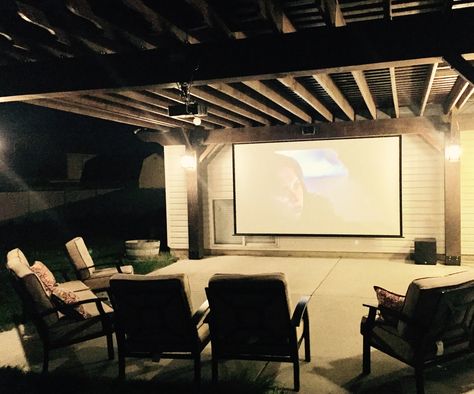 DIY Pergola, Pergola post lighting, optoma projector, 150" movie  projection screen, patio furniture, and movie in the backyard = outdoor theater Backyard Projector Screen, Backyard Movie Theater, Backyard Movie Screen, Diy Outdoor Movie Screen, Backyard Movie Theaters, Screen Patio, Outdoor Movie Theater, Outdoor Movie Screen, Outdoor Projector