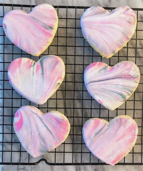 A simple icing technique to give your sugar cookies an elegant and stunning marble look! These marbled icing sugar cookies are sure to impress! Marble Sugar Cookies, Ultimate Sugar Cookie Recipe, Royal Icing Sprinkles, Marble Cookies, Icing Sugar Cookies, Easy Royal Icing Recipe, Best Gingerbread Cookies, Sugar Cookies With Royal Icing, Chewy Gingerbread Cookies