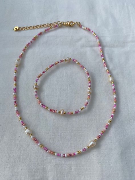 ears rings Get a closer look: Click for details! 💃 Please Re-Pin for later 😍💞 Pink And Gold Beaded Necklace, Necklace Of Beads, Diy Pink Necklace, Pink And White Beaded Necklace, Pearls And Beads Necklace, Jewellery Beads Handmade, Beaded Jewelry Pink, Pink Seed Bead Necklace, Colourful Beaded Necklace